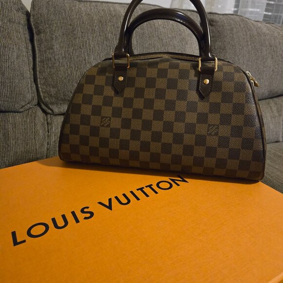 Louis Vuitton Purse - Picture 1 of 2